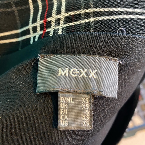 Back tie dress - Picture 3 of 3